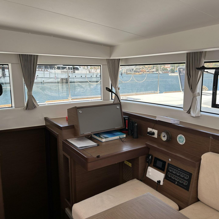 Mithra | Lagoon 40 photo 9