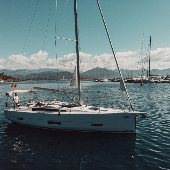 Paris | Dufour 390 photo 31