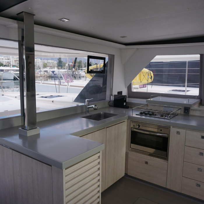 Marina | Leopard 45 photo 13