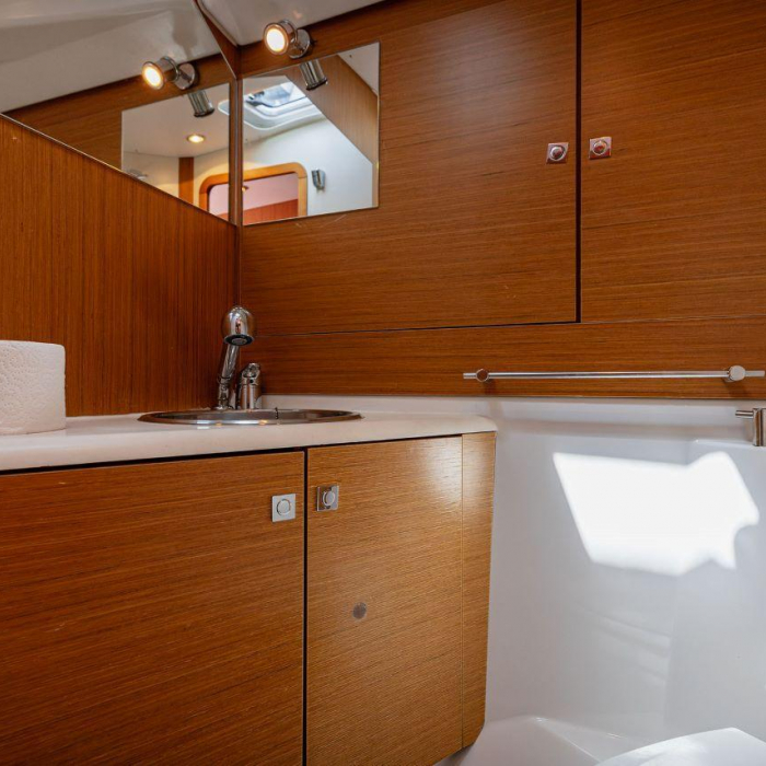 Ana B. | Sun Odyssey 49i photo 19