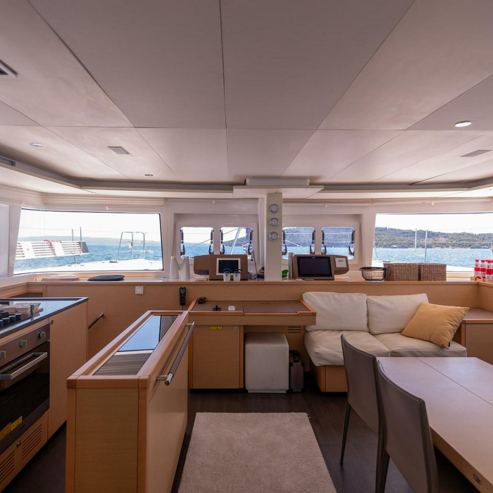 Amber | Lagoon 560 photo 6