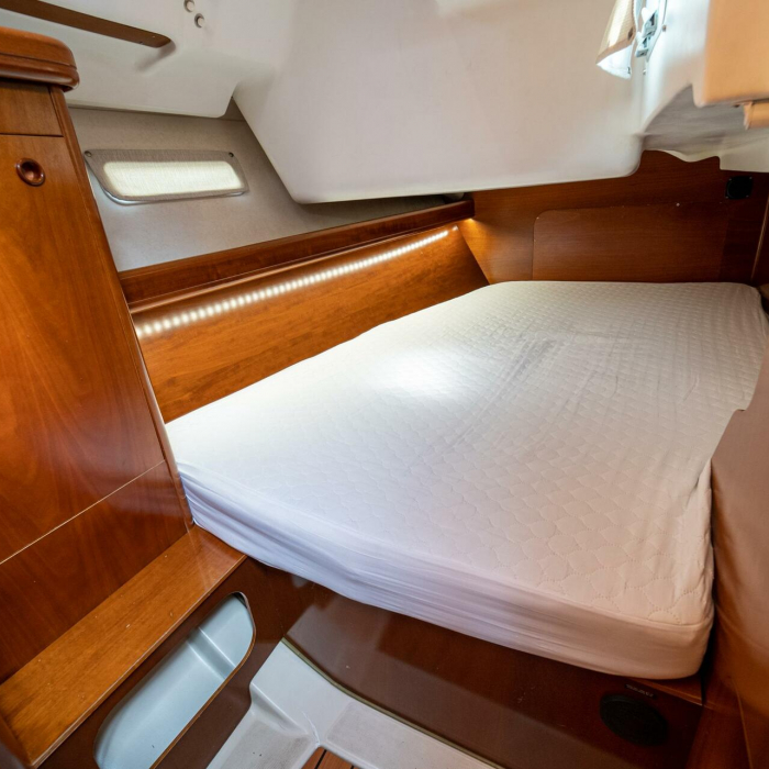 Aeolian Too (Solar, heating, Plotter) | Oceanis 393 Clipper photo 11