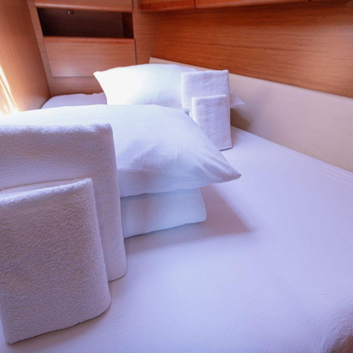 Ana B. | Sun Odyssey 49i photo 16