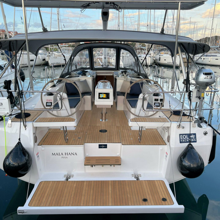 Mala Hana | Bavaria C38 photo 6