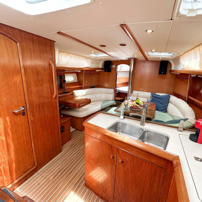 Azure | Sun Odyssey 40.3 photo 6