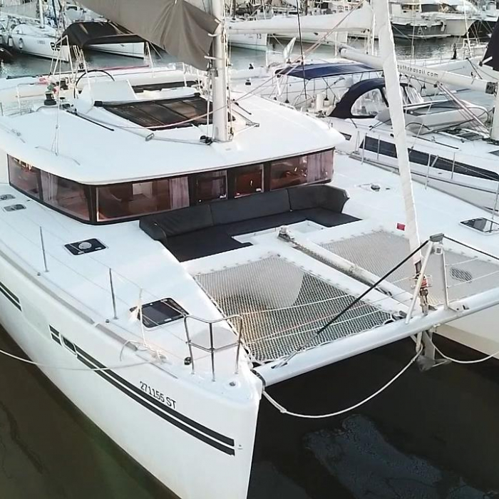 Diva | Lagoon 450 Fly photo 3