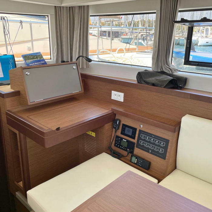 Drifter | Lagoon 40 photo 3