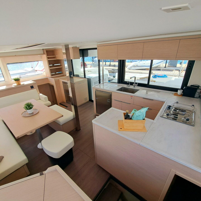 SILVER ELLI | Lagoon 46 photo 16