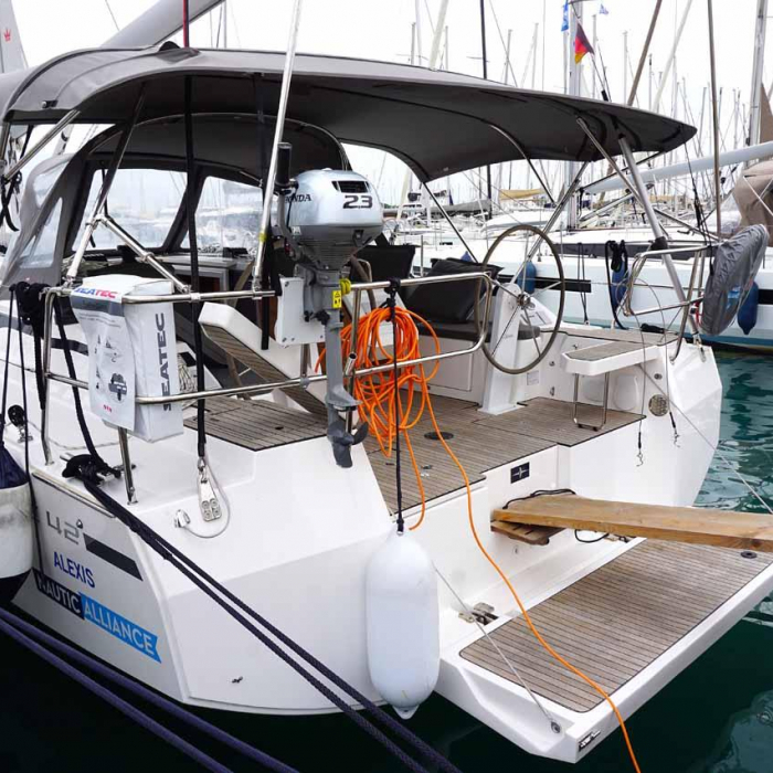 Alexis | Bavaria C42 photo 4