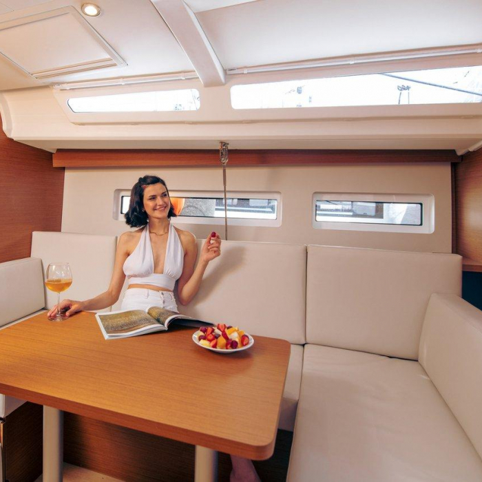 White Rabbit | Sun Odyssey 440 photo 23