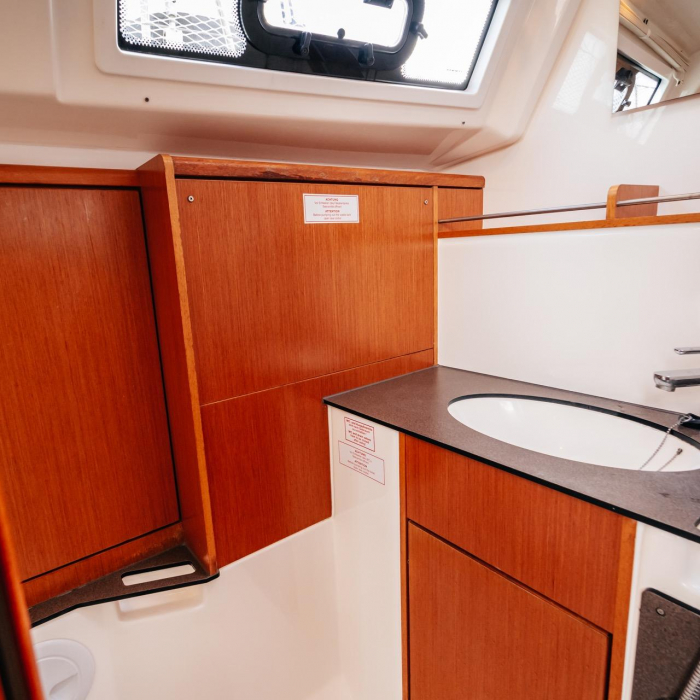 Blue Tone | Bavaria Cruiser 37 photo 6