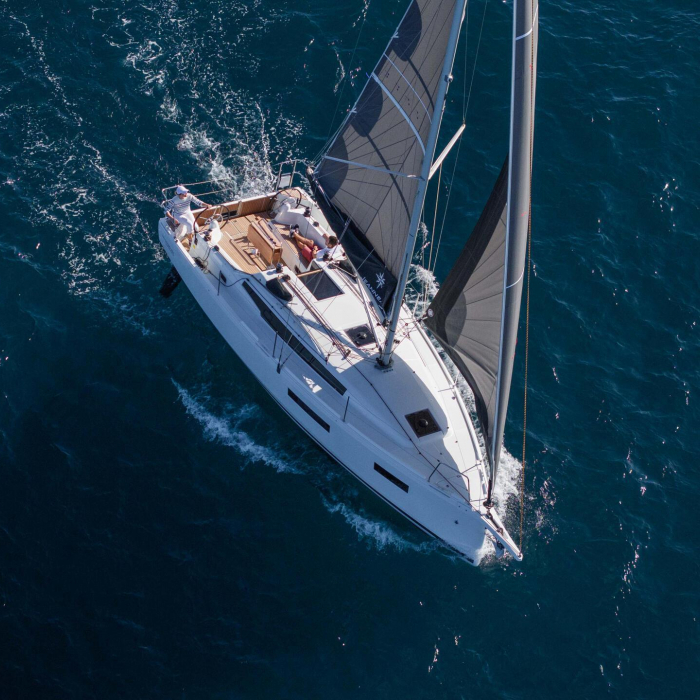 Naia - Comfort line | Sun Odyssey 350 photo 1