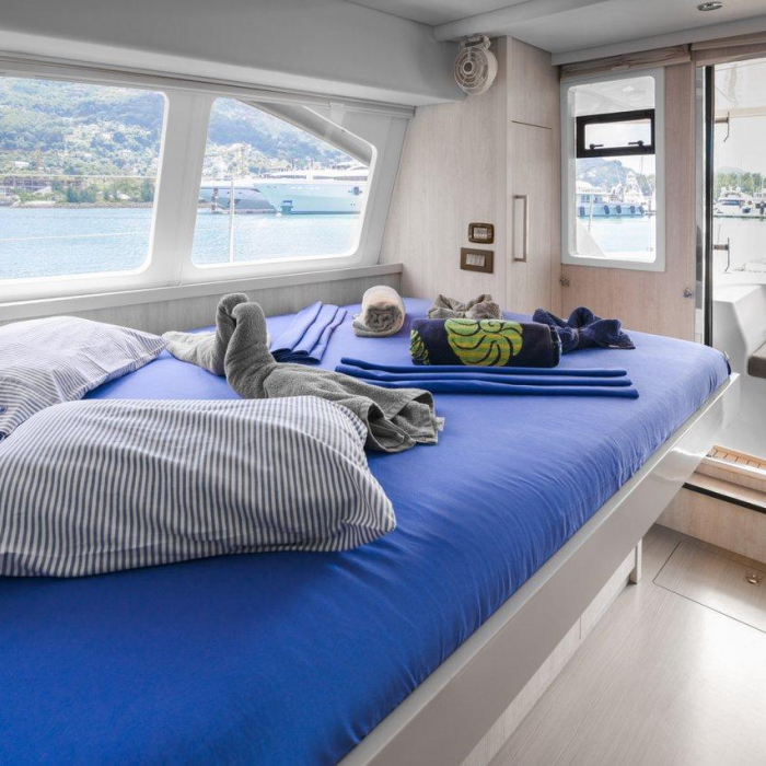 Between | Leopard 58 photo 8