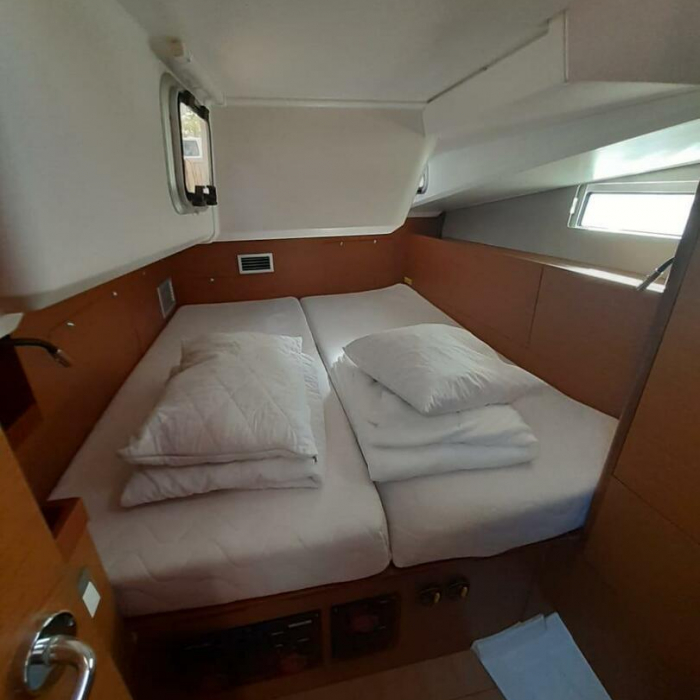 White Pearl | Sun Odyssey 490 photo 12