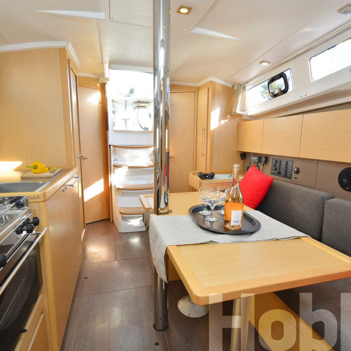 Hobbit | Oceanis 35 photo 18