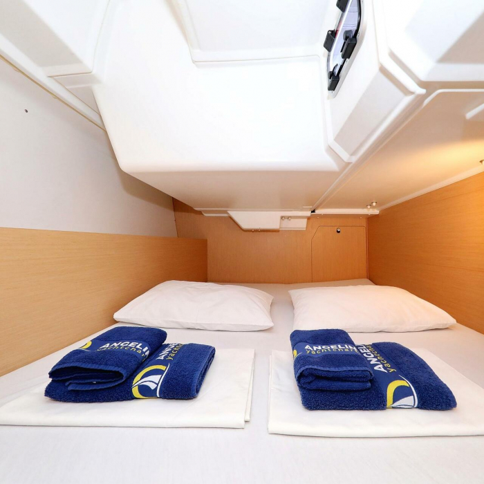 One | Oceanis 38 photo 2