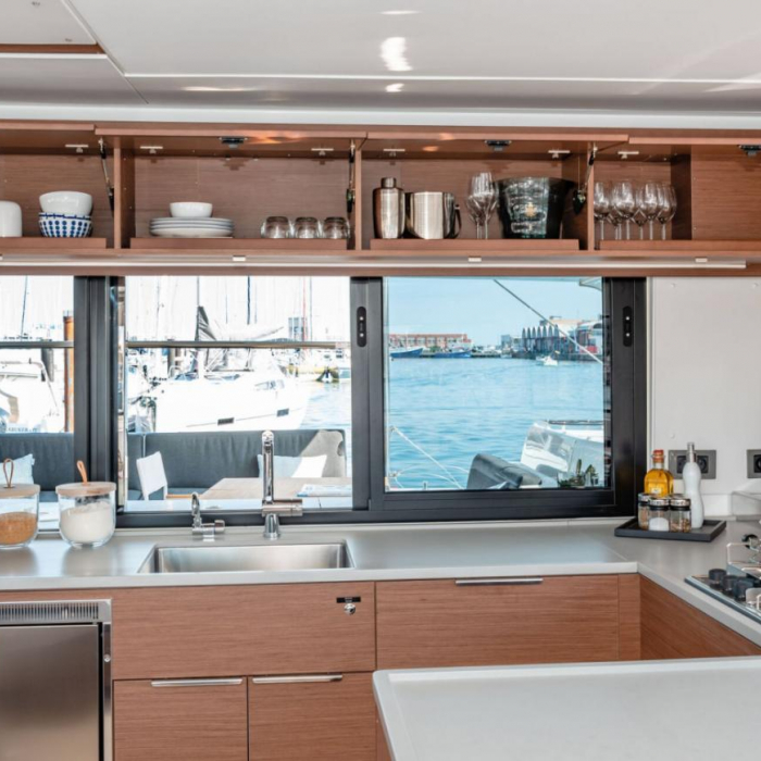 Overseas | Lagoon 46 Flybridge photo 22