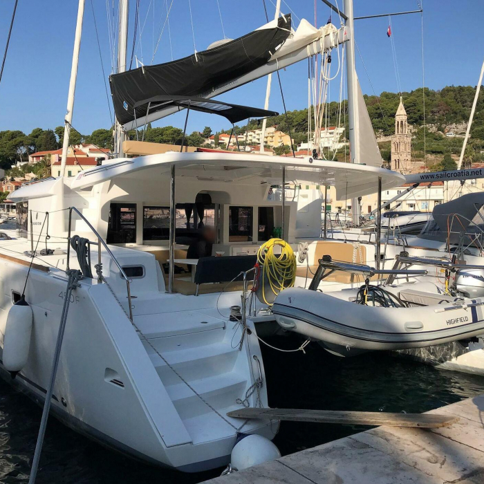 Samogon | Lagoon 450F photo 9