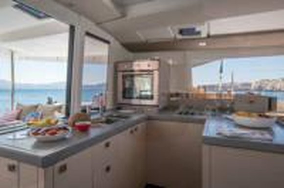 Deutz | Fountaine Pajot Astrea 42 photo 6