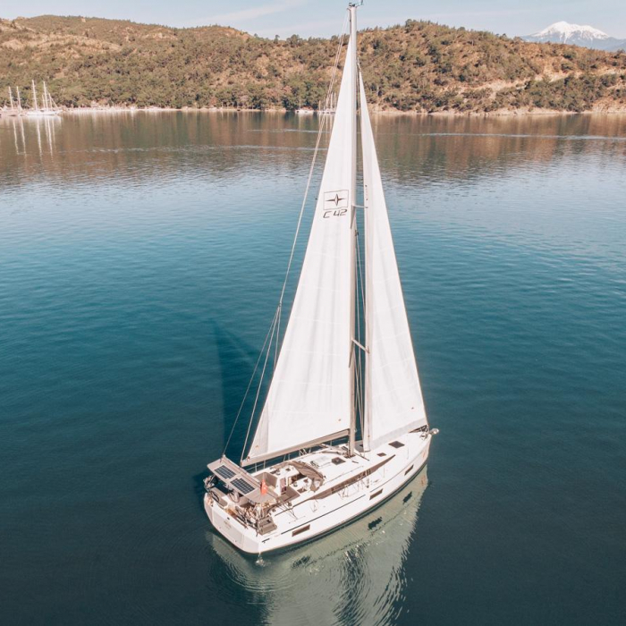 Aruna | Bavaria C42 photo 3