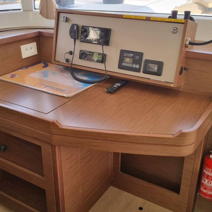 Samogon | Lagoon 450F photo 34