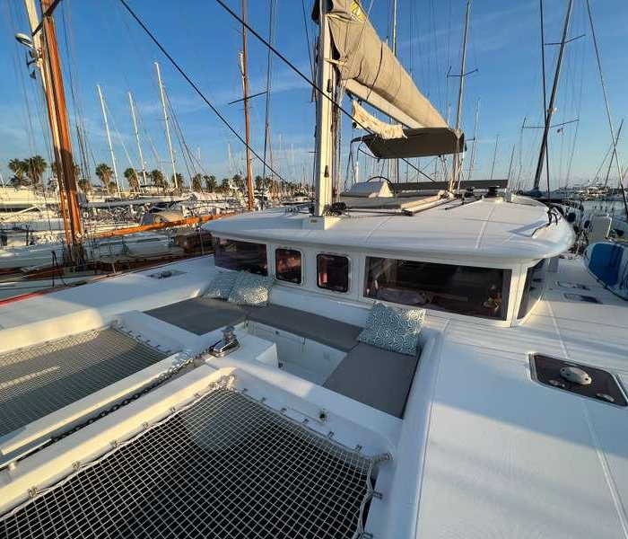 Branchia | Lagoon 450 Fly photo 5