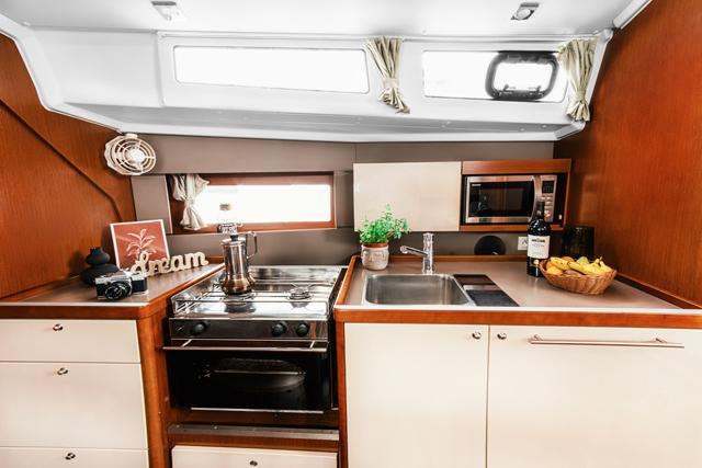 Happy | Oceanis 38 photo 19