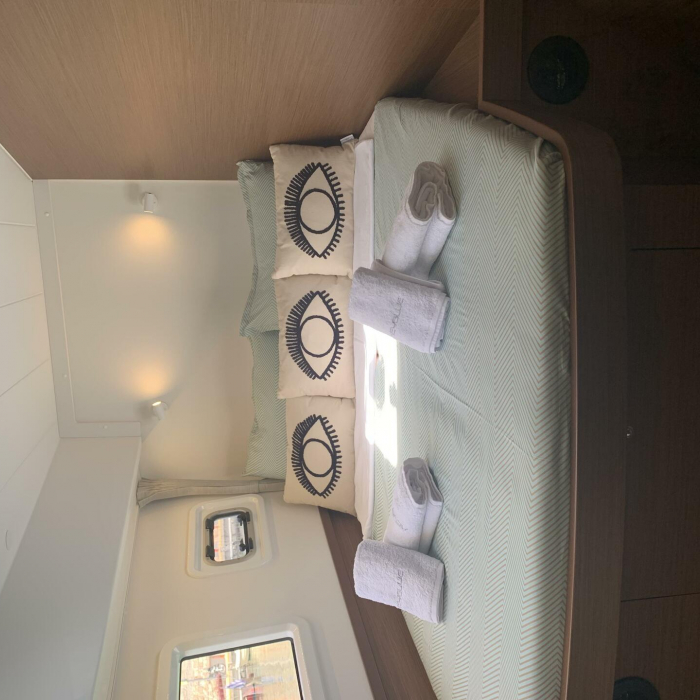 HeyBlue | Lagoon 42 photo 2