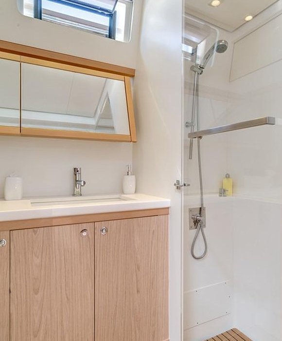 Velar | Lagoon 52 photo 9