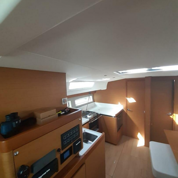 White Pearl | Sun Odyssey 490 photo 14