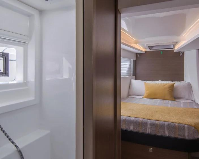  | Moorings 4200/3/3 photo 2