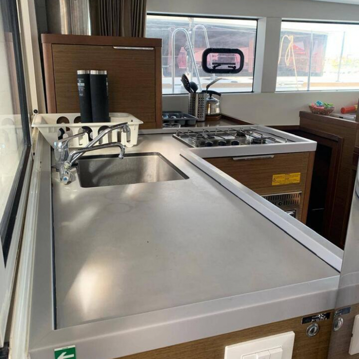 Last One | Lagoon 40 photo 5