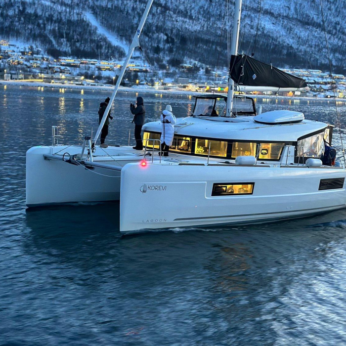 Arctic Charm | Lagoon 40 photo 9