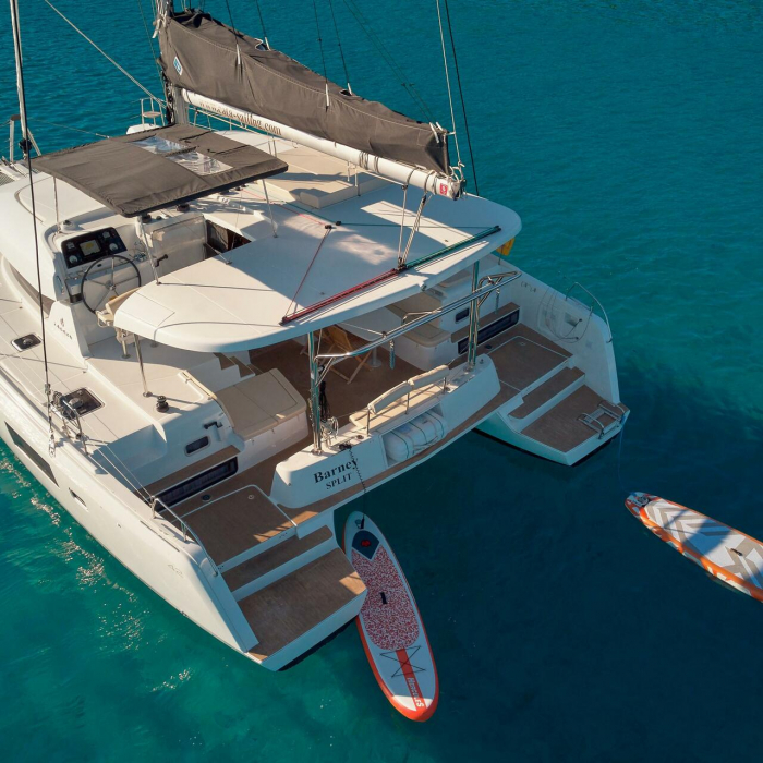 Barney | Lagoon 42 photo 4