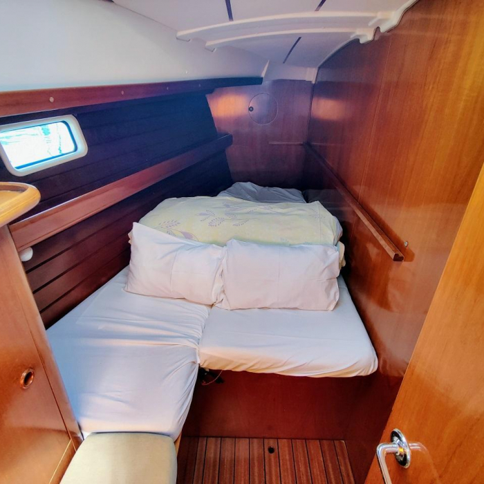 Rose Runner | Oceanis Clipper 461 photo 12