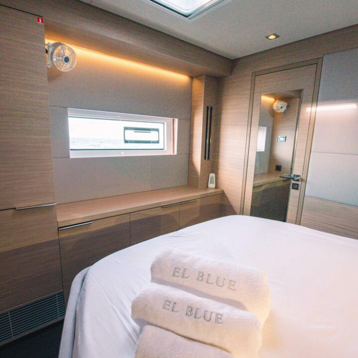 EL-BLUE | Lagoon 55 photo 12
