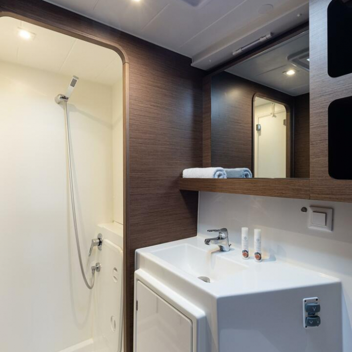 Notorious | A/C, Gen, Watermaker, 12 pax | Lagoon 42 photo 11