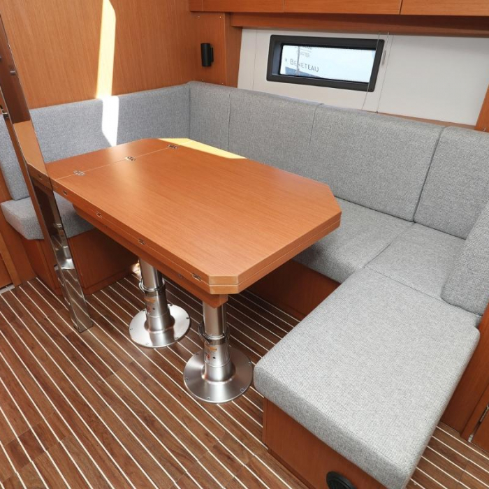 Lea | Bavaria C38 photo 11