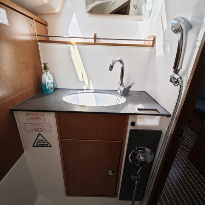 Almira | Bavaria Cruiser 37 photo 21