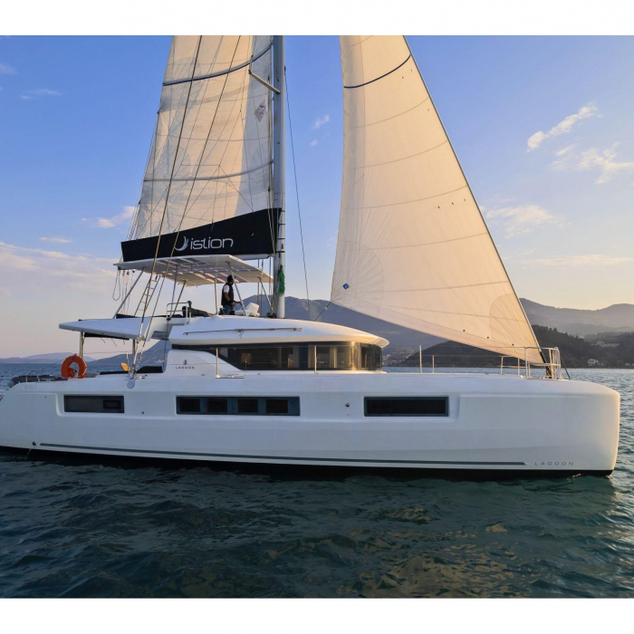 Reina (ONLY SKIPPERED) | Lagoon 50 A/C & GEN & WM photo 1