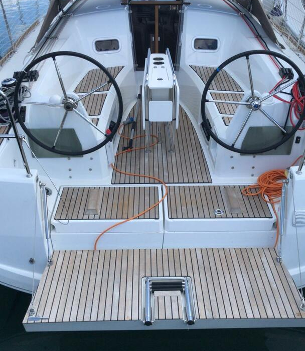 Vita | Sun Odyssey 349 photo 1