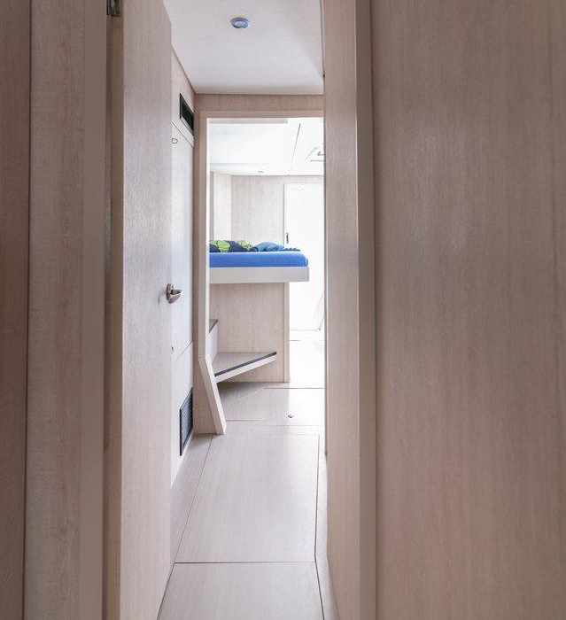 Between | Leopard 58 photo 21