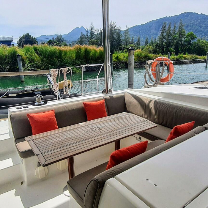 Exit Strategy | Lagoon 420 photo 21