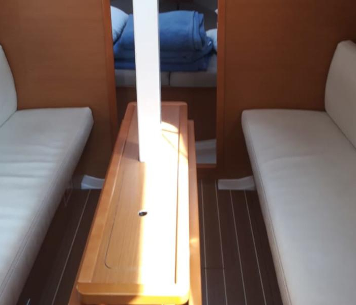 Britannia | Sun Odyssey 33i photo 6