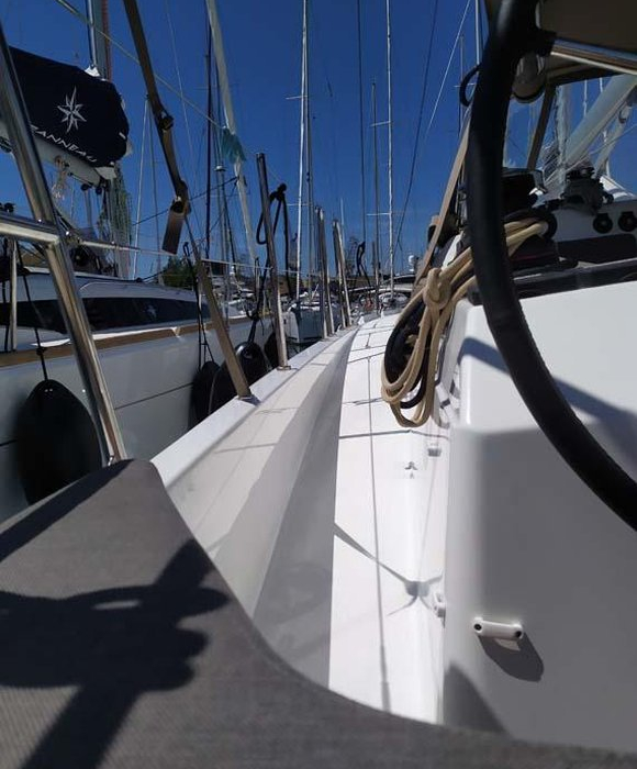 Bright Elli | Sun Odyssey 380 photo 5