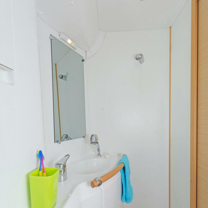 Bellevue | Lagoon 380 photo 15