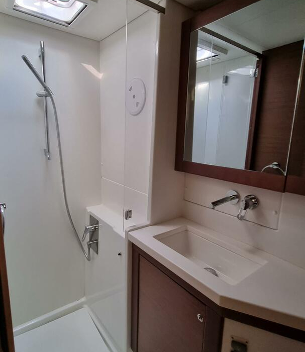 Samogon | Lagoon 450F photo 25