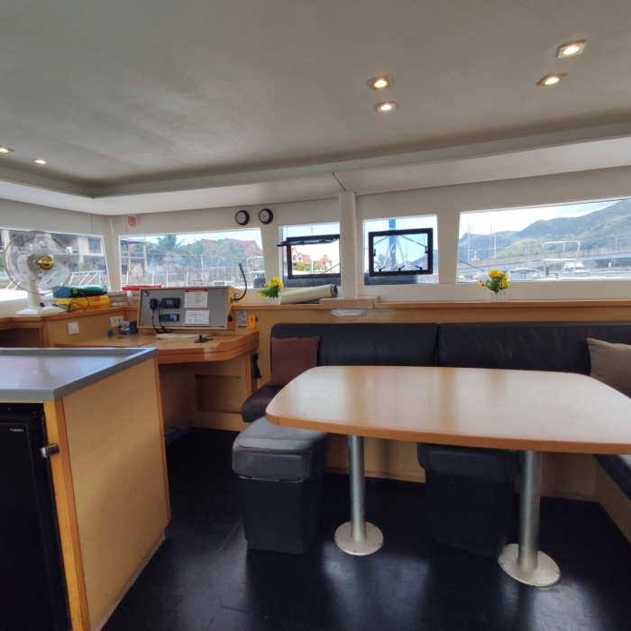 Maui | Lagoon 450 SporTop photo 10