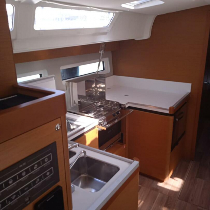 Anna smile | Sun Odyssey 490 photo 11