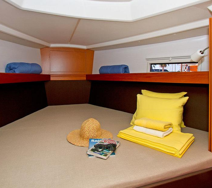 Lirica | Bavaria Cruiser 37 photo 11